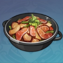 Бекон нарезанный соломкой. Ветчина на сковороде. Поджаренная ветчина. Жареная ветчина на сковороде. Омлет с ветчиной.