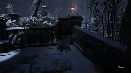 Resident Evil Village - Castle Part 2 - Courtyard Vase 1.jpg