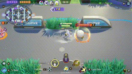 Pokemon UNITE - Machamp Dealing Critical Damage Cross Chop