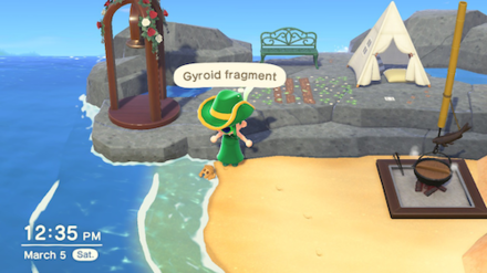 ACNH - A resident finds a washed-up gyroid on the beach