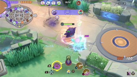 Pokemon UNITE - Gengar Knocking Down Venusar with a Combo