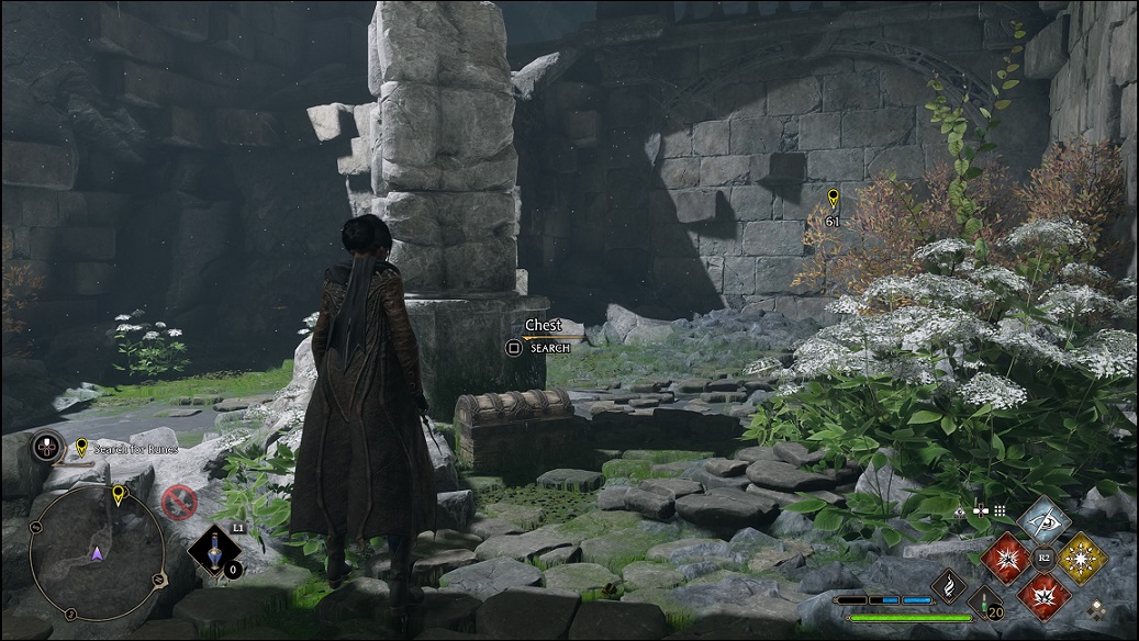 Hogwarts Legacy - Chest by a broken pillar