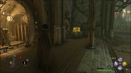 Hogwarts Legacy - small chest near the cart