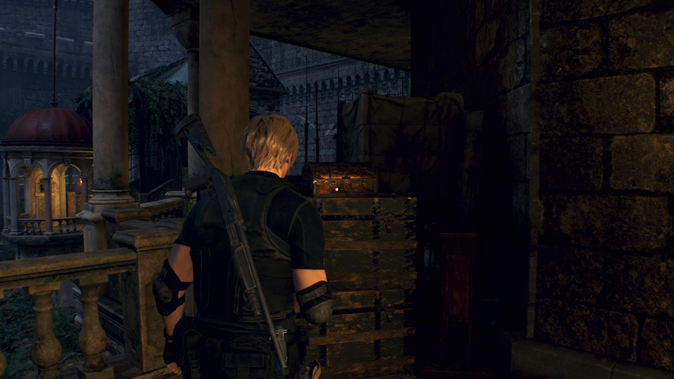 BIOHAZARD RE_4_ - CourtyardHidden treasure - Gold Token & Accessory Stylish Mask