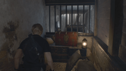 Resident Evil 4 Remake - Castle Ornate Necklace In-Game