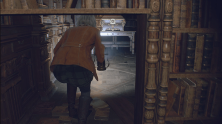 Resident Evil 4 Remake - Castle Elegant Perfume Bottle In-Game