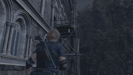 Resident Evil 4 Remake - Castle Yellow Diamond In-Game