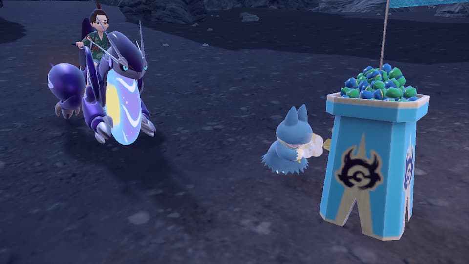 Ogre Oustin Munchlax Eating Berries