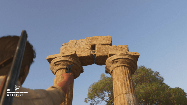 Trinacria 16 Found hanging between two stone pillars in the L