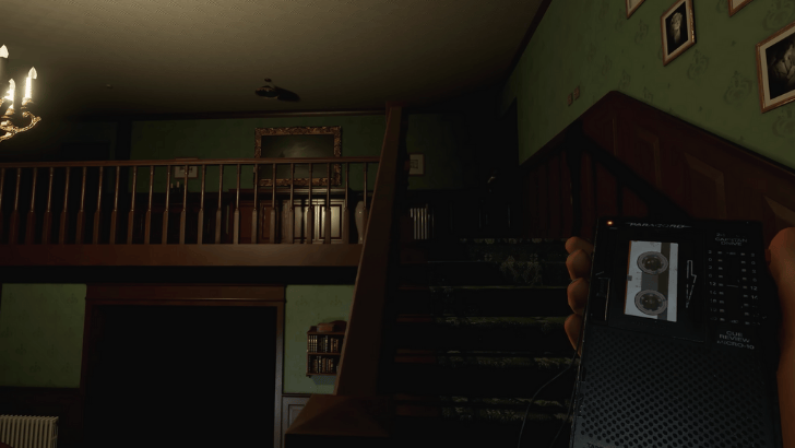 Phasmophobia climbing up the stairs