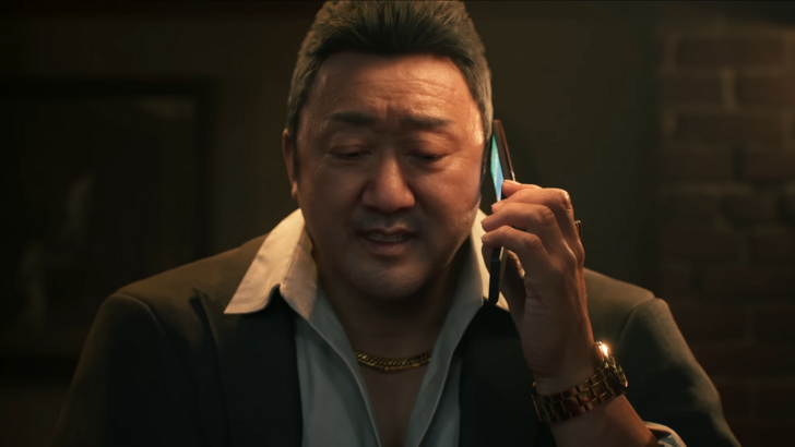 Gang of Dragon Shin Je-seong Talking on the Phone