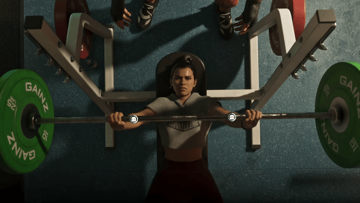 Lucia in the gym doing a bench press